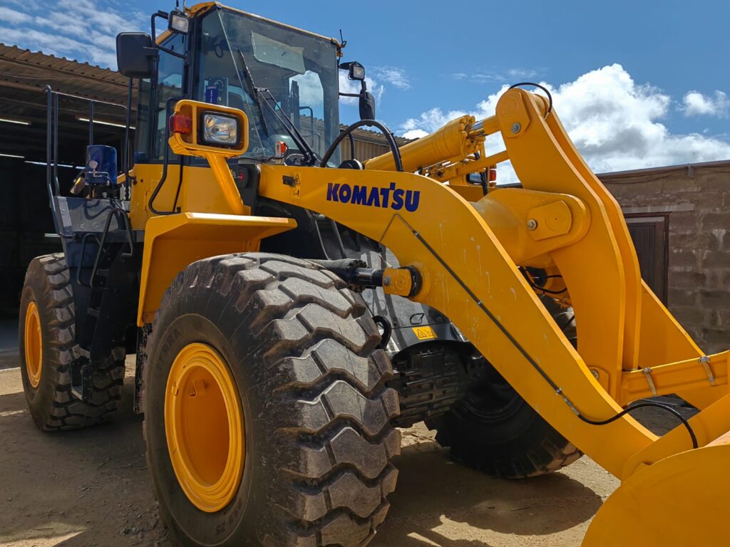 Komatsu wheel loader with Ultra-Flow lubrication system installed